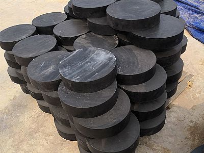 句容市板式橡胶支座由若干层橡胶片与薄钢板经加压硫化